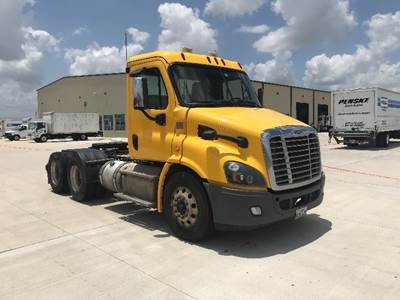 Freightliner Cascadia 113 Day Cab Truck - 450HP, 10 Speed Automatic