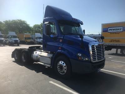 Freightliner Cascadia 113 Day Cab Truck - 450HP, 12 Speed Automatic