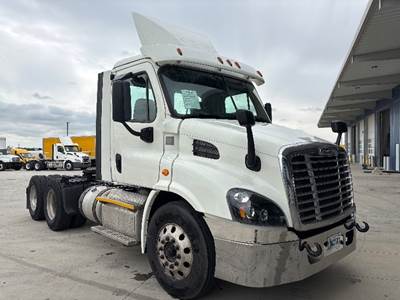 Freightliner Cascadia 113 Day Cab Truck - 450HP, 12 Speed Automatic