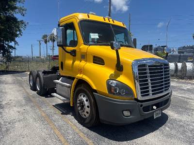 Freightliner Cascadia 113 Day Cab Truck - 450HP, 10 Speed Automatic