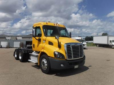 Freightliner Cascadia 113 Day Cab Truck - 450HP, 10 Speed Automatic