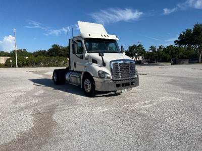 Freightliner Cascadia 113 Single Axle Day Cab Truck - 435HP, 12 Speed Automatic
