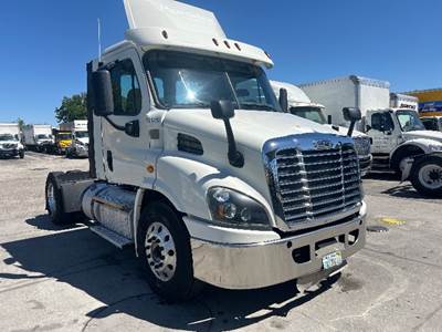 Freightliner Cascadia 113 Single Axle Day Cab Truck - 435HP, 12 Speed Automatic