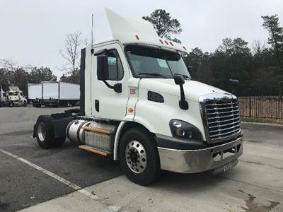 Freightliner Cascadia 113 Single Axle Day Cab Truck - 435HP, 12 Speed Automatic