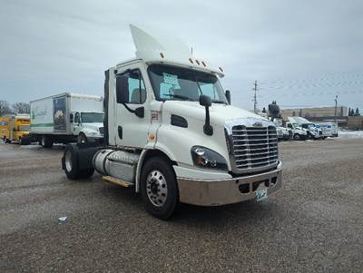 Freightliner Cascadia 113 Single Axle Day Cab Truck - 435HP, 12 Speed Automatic