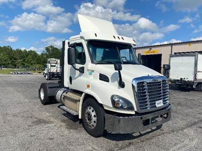 Freightliner Cascadia 113 Single Axle Day Cab Truck - 435HP, 12 Speed Automatic