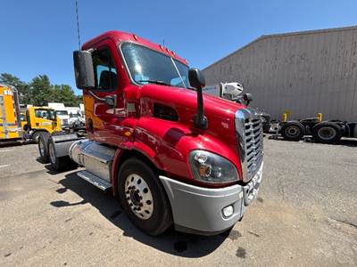 Freightliner Cascadia 113 Day Cab Truck - 450HP, 12 Speed Automatic