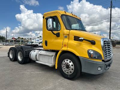 Freightliner Cascadia 113 Day Cab Truck - 450HP, 10 Speed Automatic