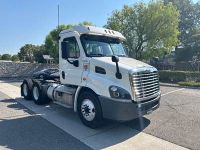 Freightliner Cascadia 113 Day Cab Truck - 410HP, 12 Speed Automatic