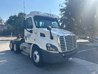 Freightliner Cascadia 113 Day Cab Truck - 410HP, 12 Speed Automatic