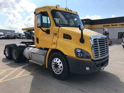 Freightliner Cascadia 113 Day Cab Truck - 450HP, 10 Speed Automatic