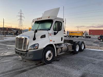 Freightliner Cascadia 113 Day Cab Truck - 410HP, 10 Speed Automatic