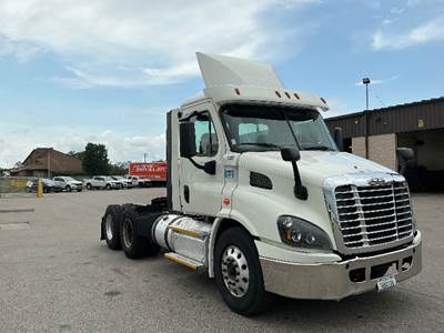 Freightliner Cascadia 113 Day Cab Truck - 450HP, 12 Speed Automatic