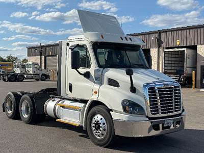 Freightliner Cascadia 113 Day Cab Truck - 450HP, 12 Speed Automatic