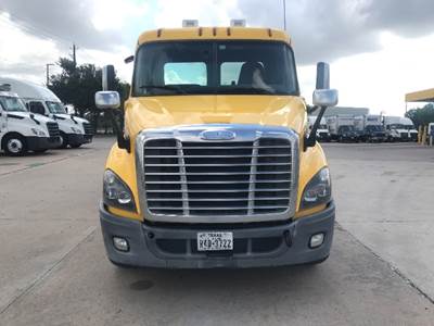 Freightliner Cascadia 113 Day Cab Truck - 450HP, 10 Speed Automatic