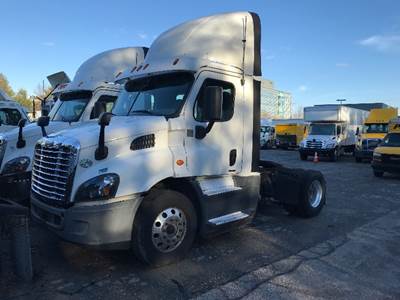 Freightliner Cascadia 113 Day Cab Truck - 450HP, 12 Speed Automatic