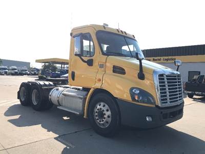 Freightliner Cascadia 113 Day Cab Truck - 450HP, 10 Speed Automatic