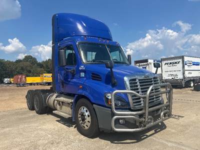 Freightliner Cascadia 113 Day Cab Truck - 450HP, 12 Speed Automatic