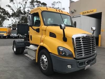 Freightliner Cascadia 113 Single Axle Day Cab Truck - 450HP, 10 Speed Automatic