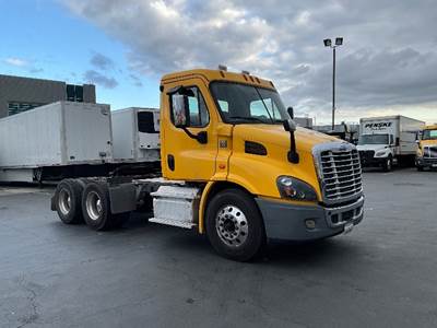 Freightliner Cascadia 113 Day Cab Truck - 450HP, 10 Speed Automatic