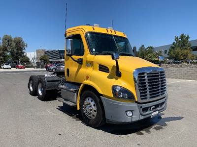 Freightliner Cascadia 113 Day Cab Truck - 450HP, 10 Speed Automatic