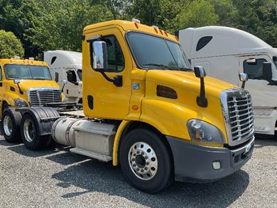Freightliner Cascadia 113 Day Cab Truck - 450HP, 10 Speed Automatic