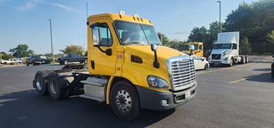 Freightliner Cascadia 113 Day Cab Truck - 450HP, 10 Speed Automatic