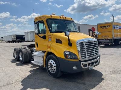 Freightliner Cascadia 113 Day Cab Truck - 450HP, 10 Speed Automatic