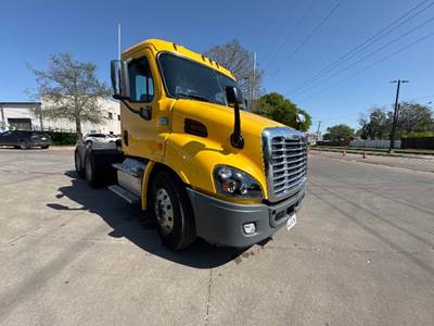 Freightliner Cascadia 113 Day Cab Truck - 450HP, 10 Speed Automatic