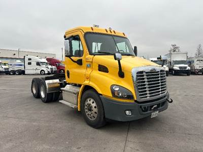 Freightliner Cascadia 113 Day Cab Truck - 450HP, 10 Speed Automatic