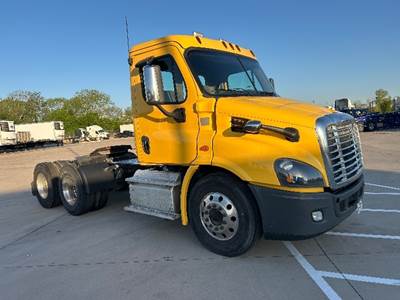 Freightliner Cascadia 113 Day Cab Truck - 450HP, 10 Speed Automatic