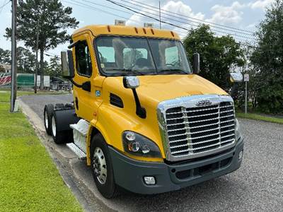 Freightliner Cascadia 113 Day Cab Truck - 450HP, 10 Speed Automatic