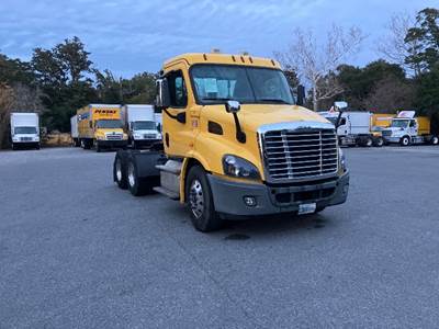 Freightliner Cascadia 113 Day Cab Truck - 450HP, 10 Speed Automatic
