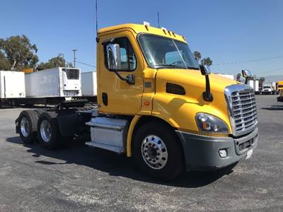 Freightliner Cascadia 113 Day Cab Truck - 450HP, 10 Speed Automatic