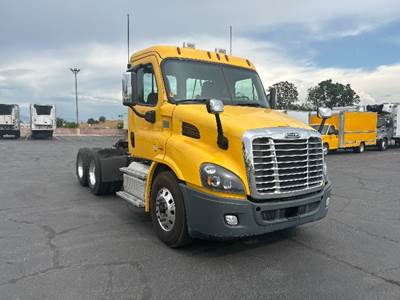 Freightliner Cascadia 113 Day Cab Truck - 450HP, 10 Speed Automatic