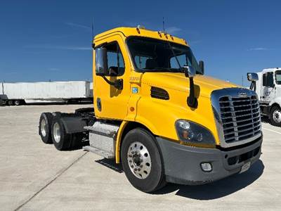 Freightliner Cascadia 113 Day Cab Truck - 450HP, 10 Speed Automatic