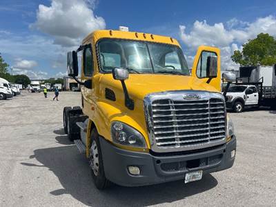 Freightliner Cascadia 113 Day Cab Truck - 450HP, 10 Speed Automatic