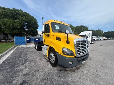 Freightliner Cascadia 113 Day Cab Truck - 450HP, 10 Speed Automatic