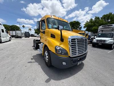 Freightliner Cascadia 113 Day Cab Truck - 450HP, 10 Speed Automatic