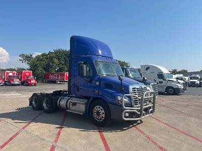 Freightliner Cascadia 113 Day Cab Truck - 450HP, 12 Speed Automatic