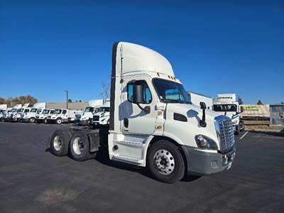 Freightliner Cascadia 113 Day Cab Truck - 450HP, 12 Speed Automatic