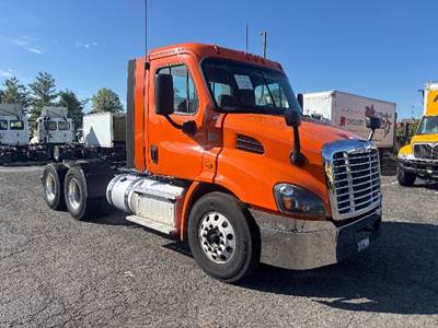 Freightliner Cascadia 113 Day Cab Truck - 435HP, 12 Speed Automatic