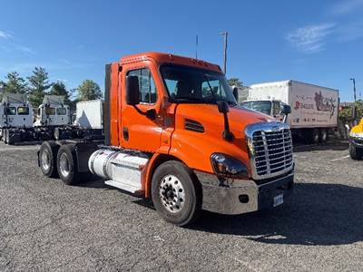 Freightliner Cascadia 113 Day Cab Truck - 435HP, 12 Speed Automatic
