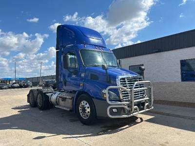 Freightliner Cascadia 113 Day Cab Truck - 450HP, 12 Speed Automatic