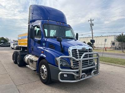 Freightliner Cascadia 113 Day Cab Truck - 450HP, 12 Speed Automatic