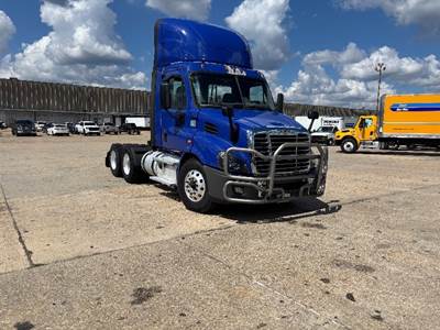 Freightliner Cascadia 113 Day Cab Truck - 450HP, 12 Speed Automatic