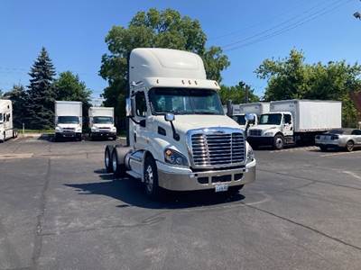 Freightliner Cascadia 113 Day Cab Truck - 410HP, 12 Speed Automatic