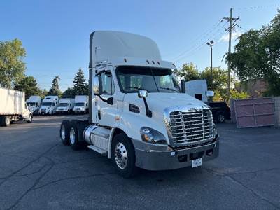 Freightliner Cascadia 113 Day Cab Truck - 410HP, 12 Speed Automatic