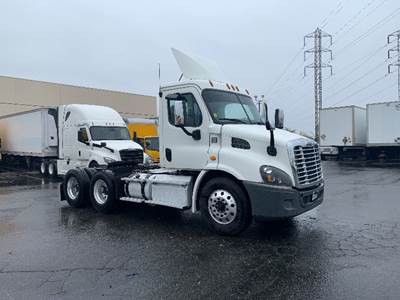 Freightliner Cascadia 113 Day Cab Truck - 450HP, 12 Speed Automatic