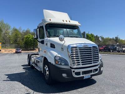 Freightliner Cascadia 113 Day Cab Truck - 450HP, 12 Speed Automatic